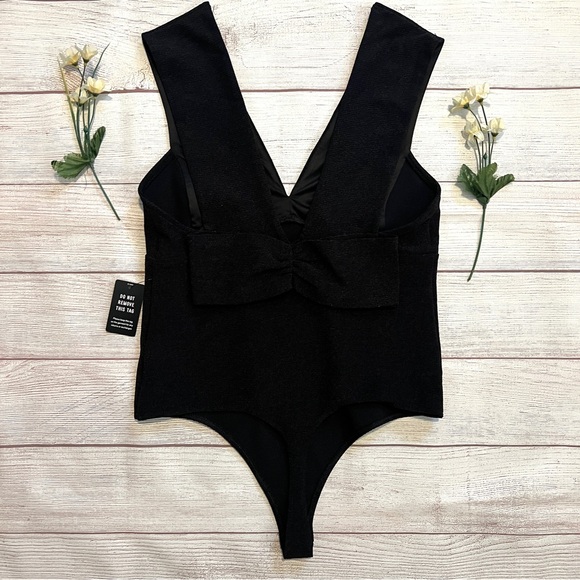 EXPRESS Ribbed Plunge Neck Bow Back Thong Bodysuit - Picture 11 of 16